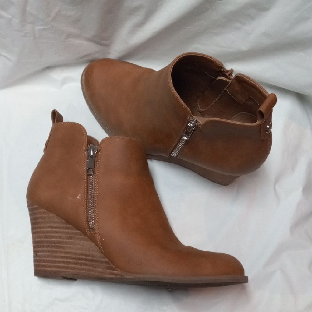 DV Dolce Vita Gladice Wedge Bootie Tan 8
